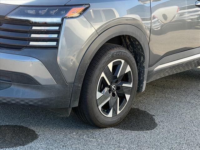 Used 2025 Gun Metallic Nissan SV image 3