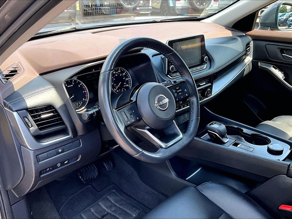 Used 2023 Gray Nissan SV image 8