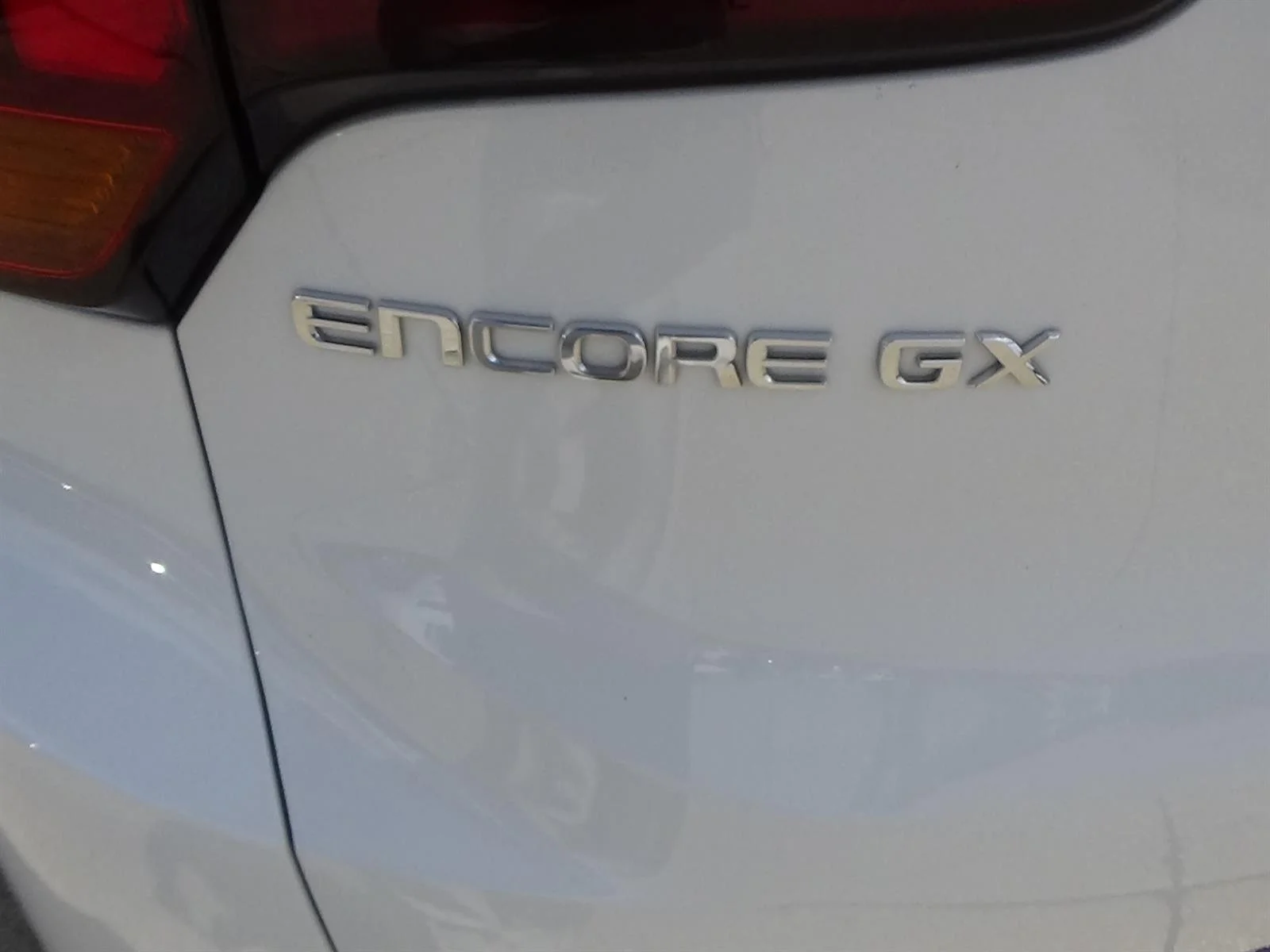 Used 2025 Summit White (gaz) Buick Preferred image 11