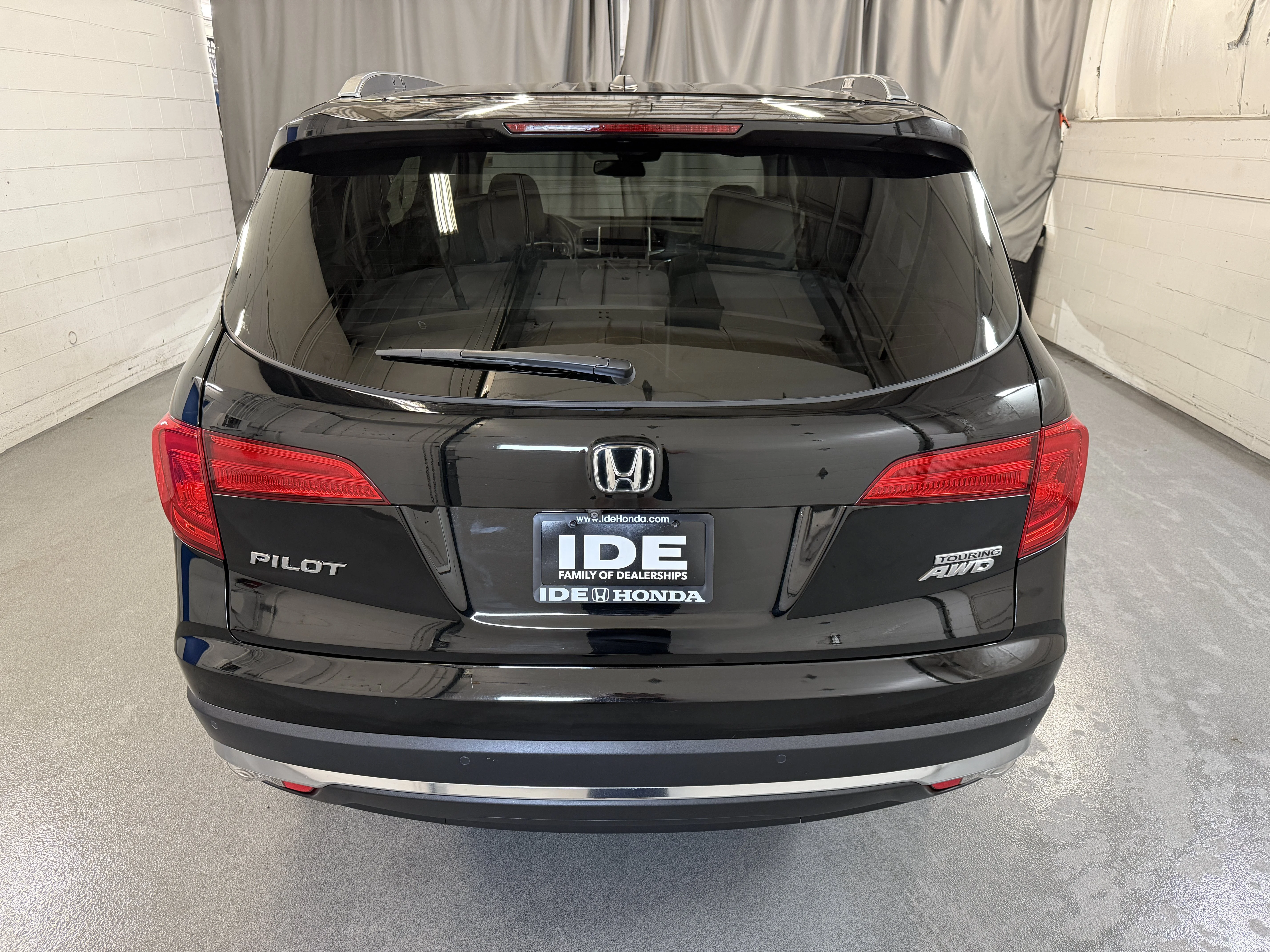 Certified Used 2018 Crystal Black Pearl Honda Touring image 7