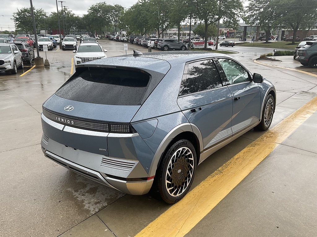 2024 Hyundai IONIQ 5 Limited - Photo 3