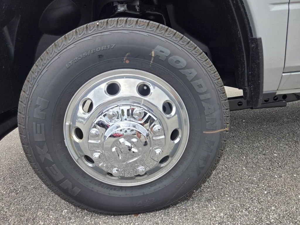 New 2026 Silver-Zynith Exterior Paint RAM Laramie image 8