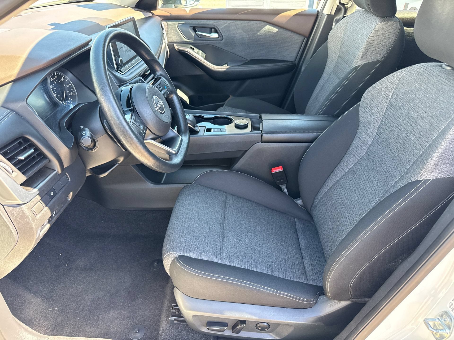 2023 Nissan Rogue SV - Photo 18