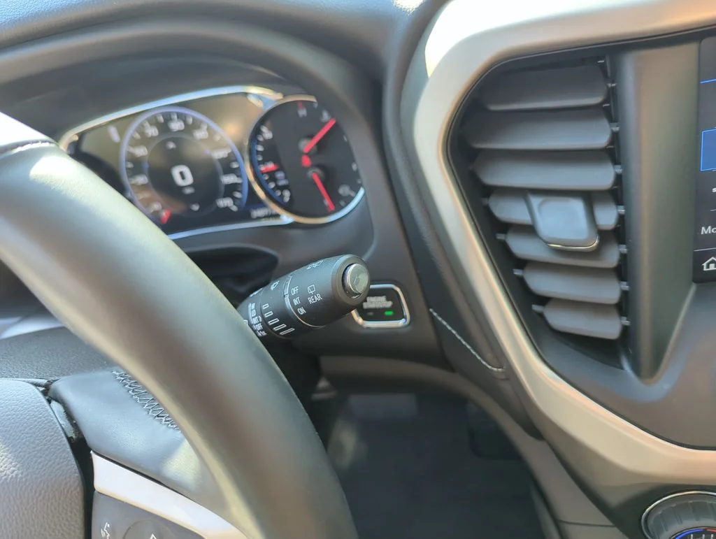 Used 2023 Silver GMC Denali image 23