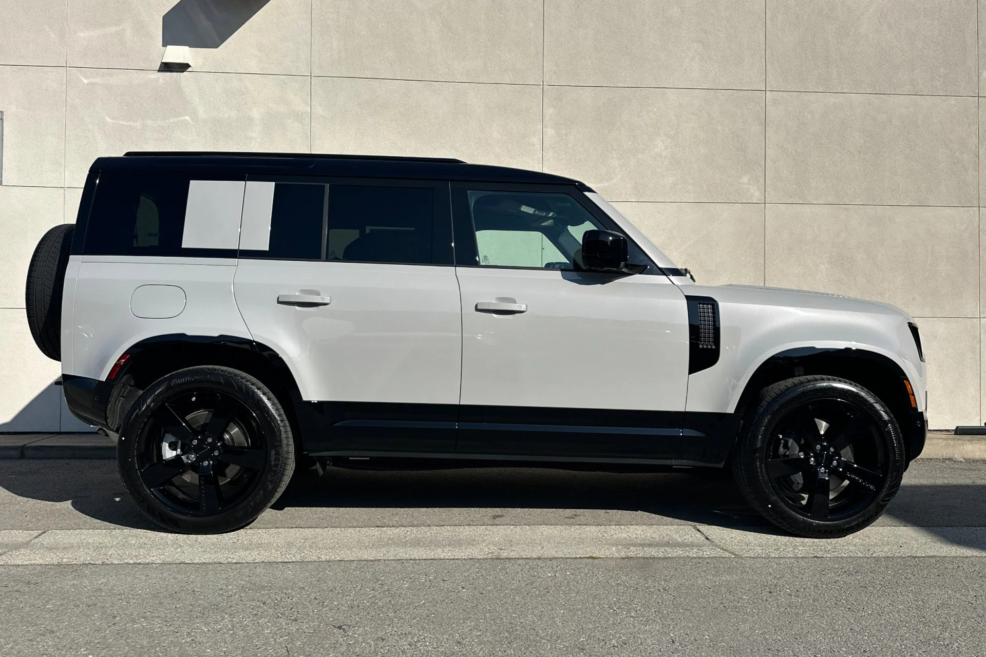 New 2026 BORASCO GREY Land Rover X-Dynamic SE image 8