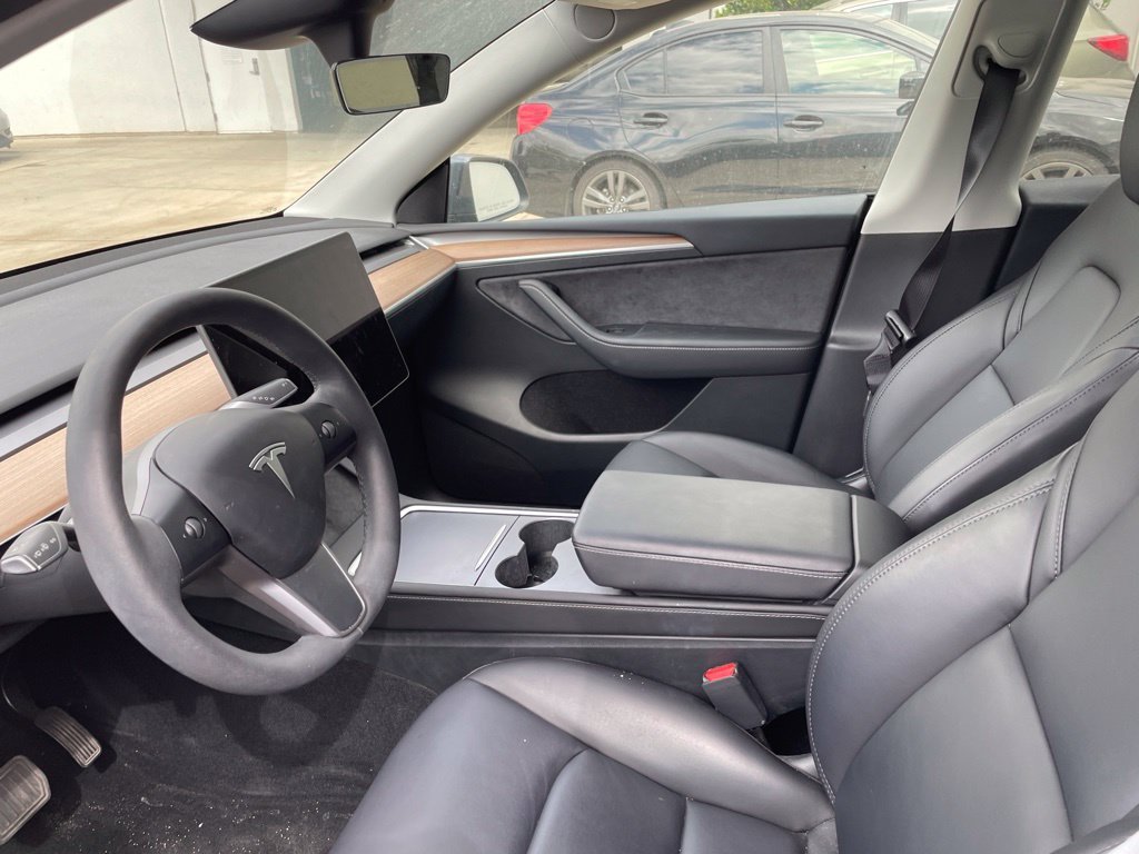 Used 2023  Tesla Long Range image 8