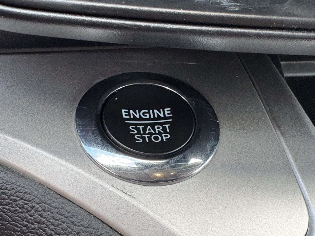 Used 2022 Black Ford XLT image 8