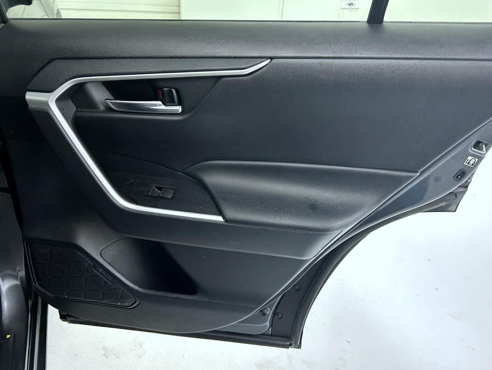 Used 2020 Gray Toyota XLE Premium image 17