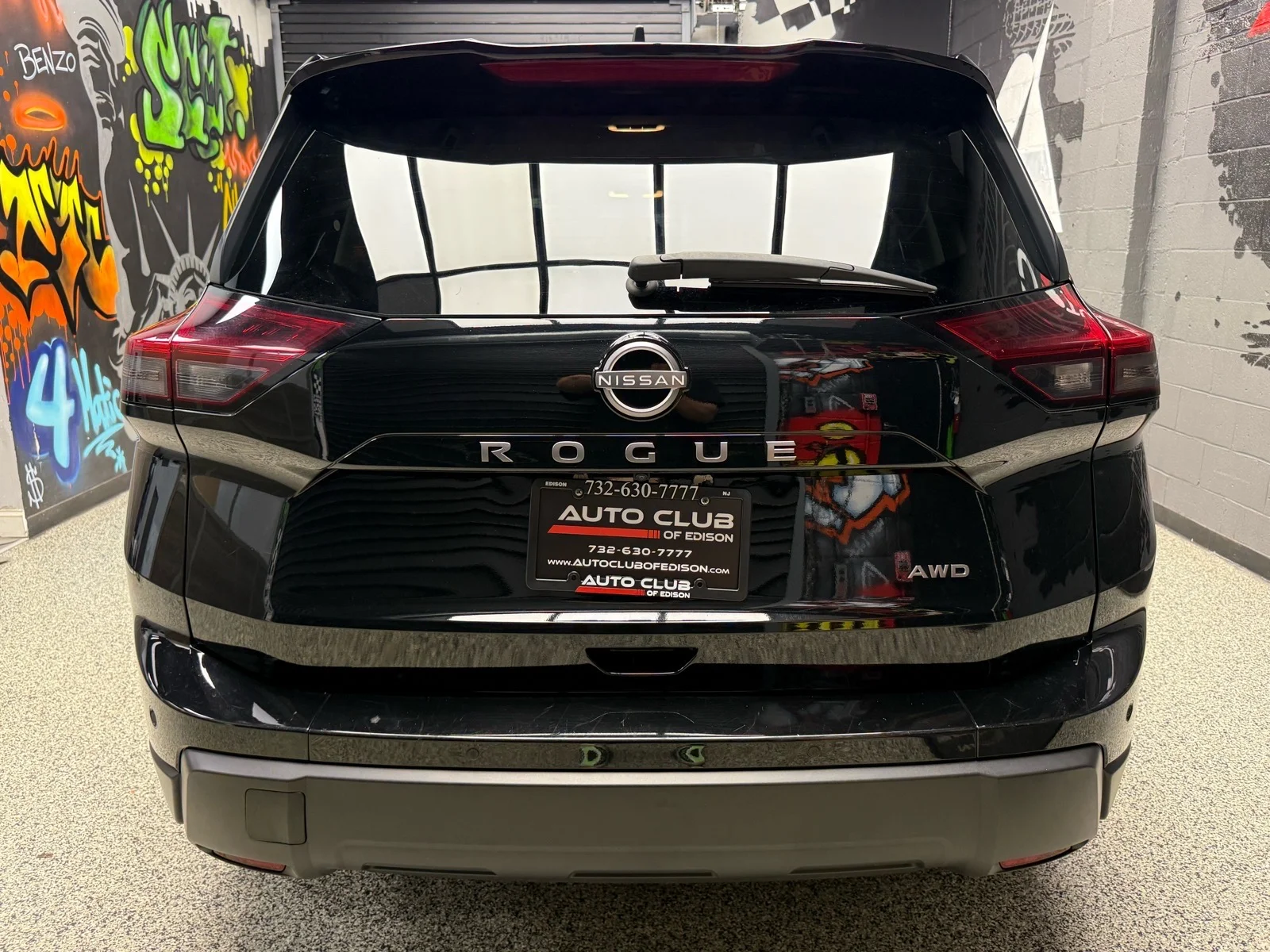 Used 2024 Super Black (kh3) Nissan S image 5