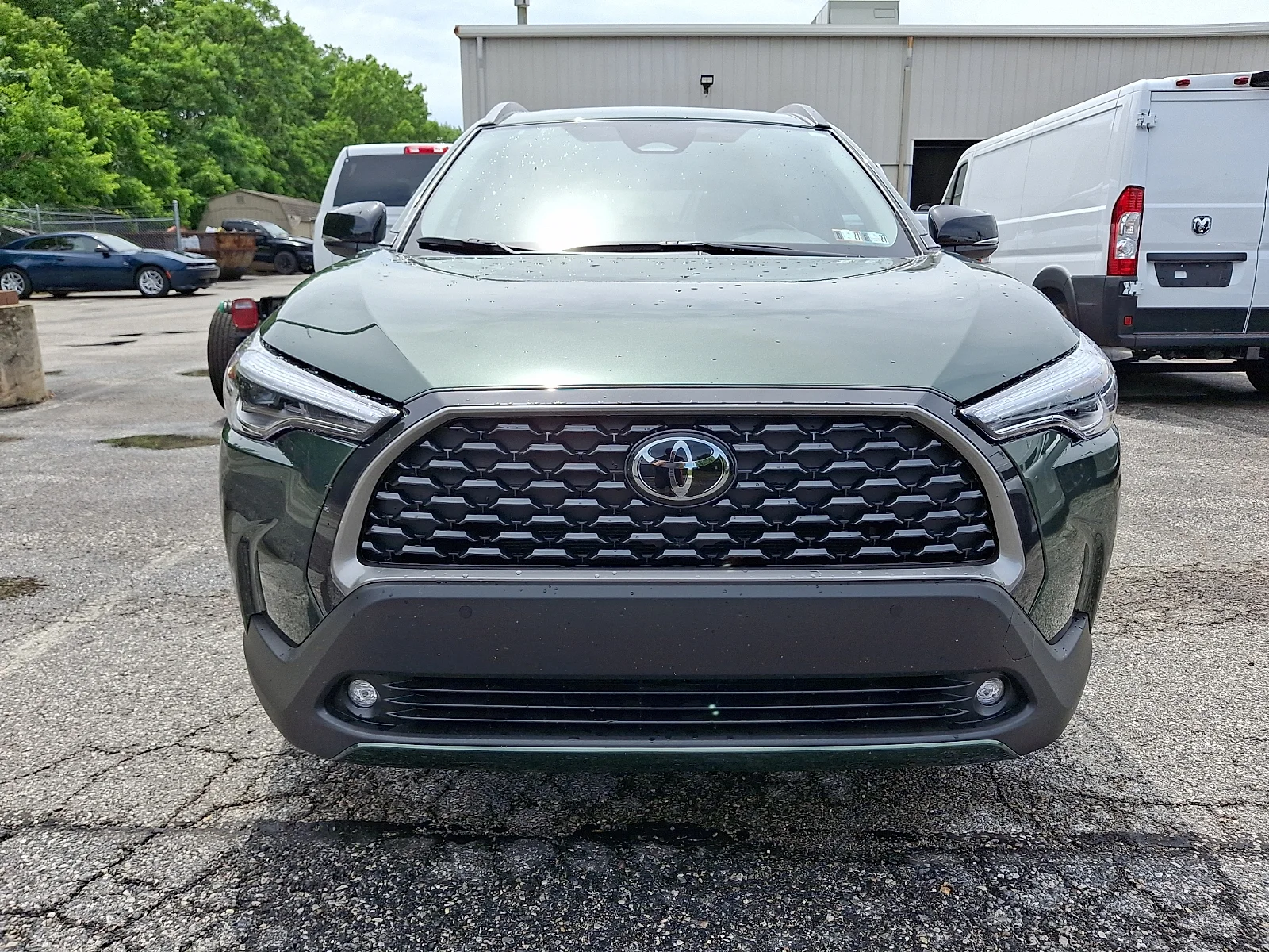 Used 2025 Green Toyota XLE image 3