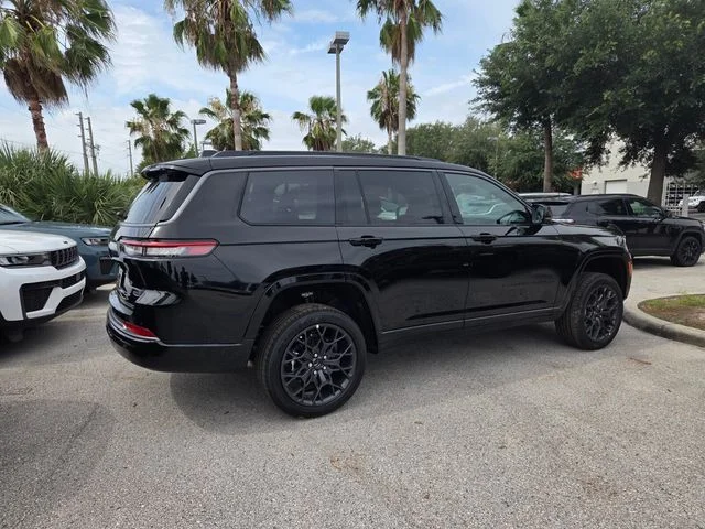 New 2026 Diamond Black Crystal Pearl-Coat Exterior Paint Jeep Summit image 13