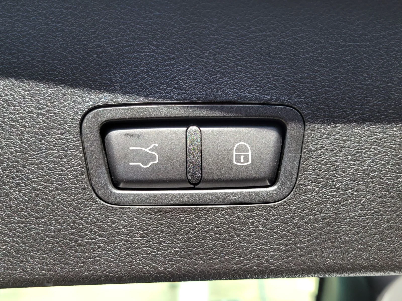 Used 2026 White Alfa Romeo Base image 20