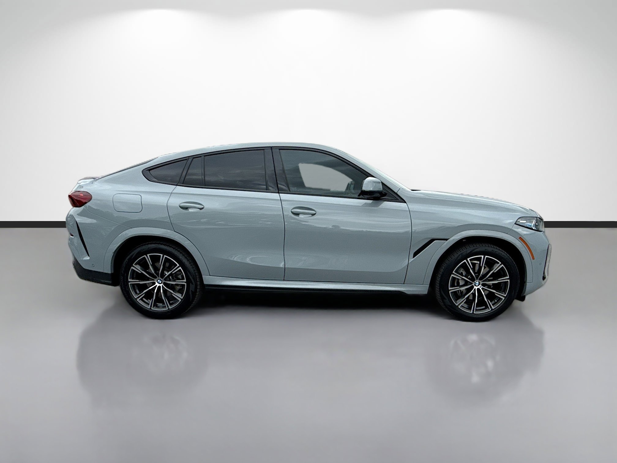 Used 2024 Gray Metallic BMW xDrive40i image 6