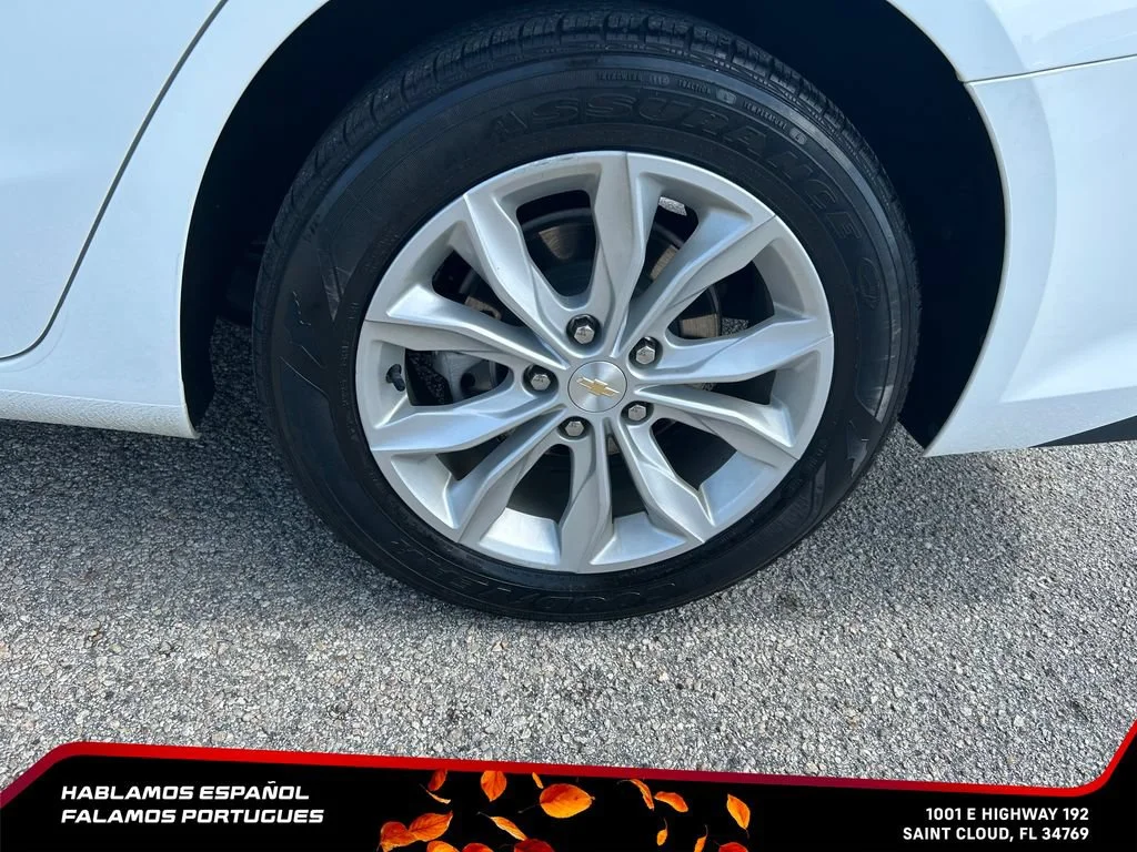 Used 2025 Summit White Chevrolet 1LT image 9