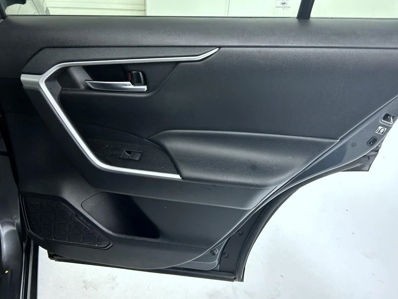 Used 2020 Gray Toyota XLE Premium image 17