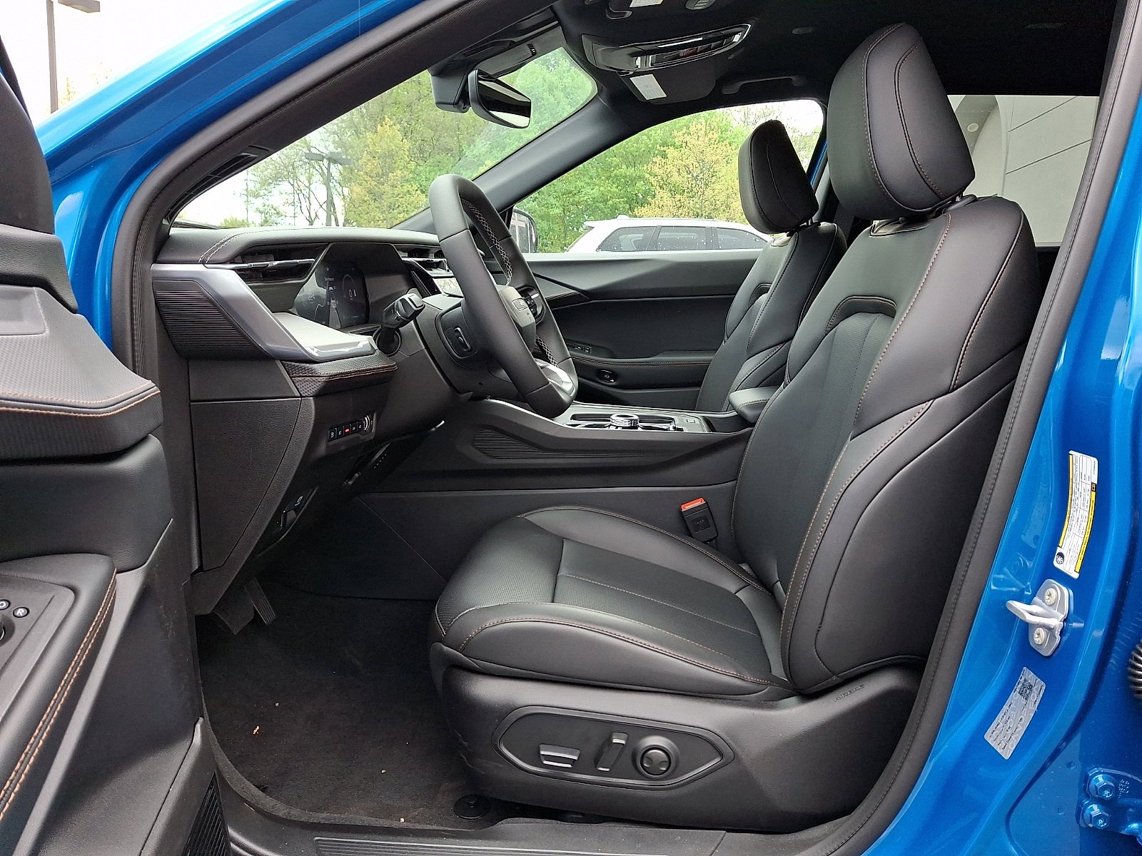 New 2026 Hydro Blue Pearl-Coat Exterior Paint Jeep Limited image 9