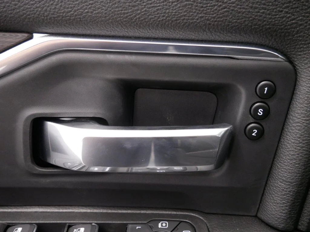 New 2026 Bright White Clear-Coat Exterior Paint Ram Laramie image 20