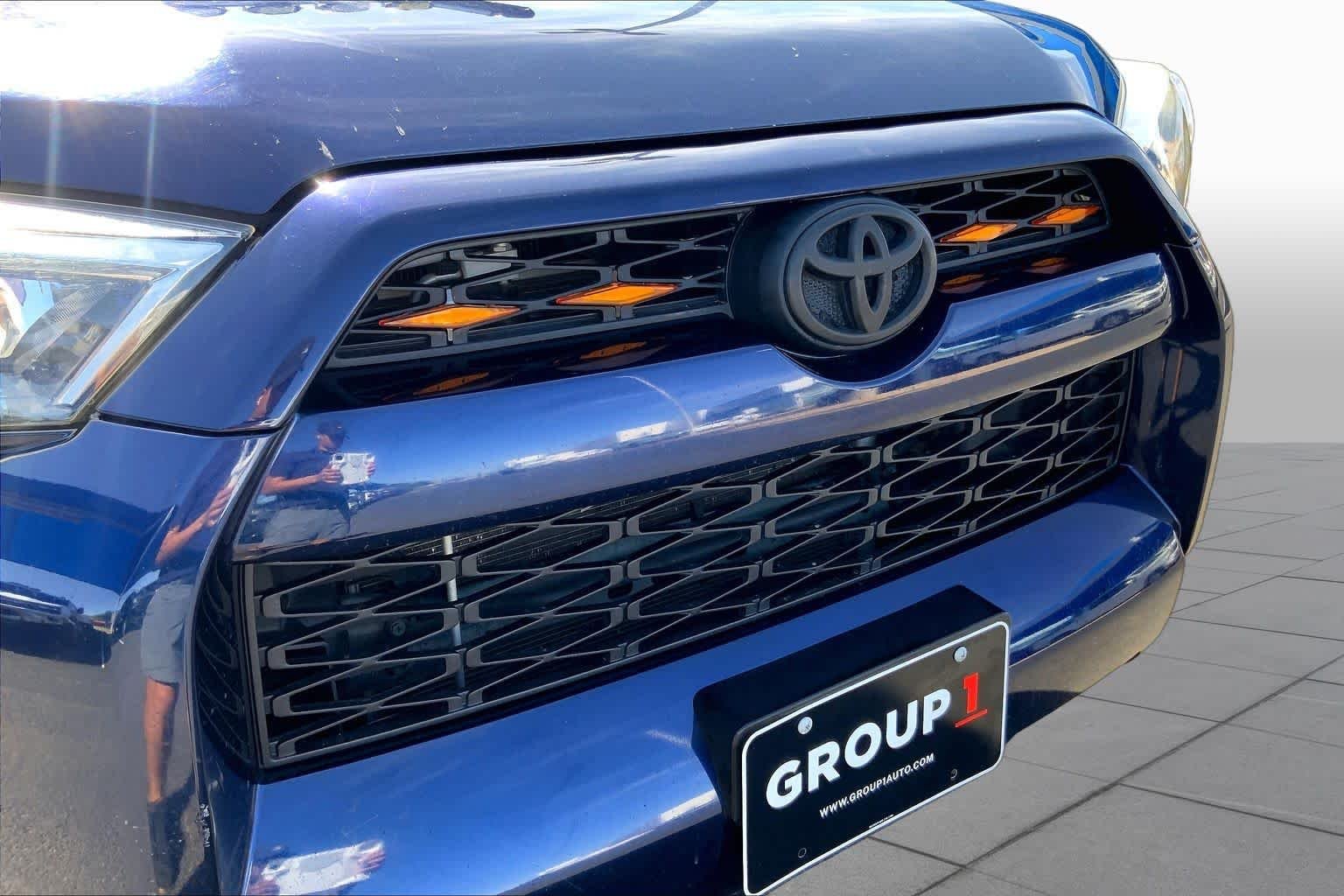 Used 2018 Nautical Blue Metallic Toyota SR5 Premium image 30
