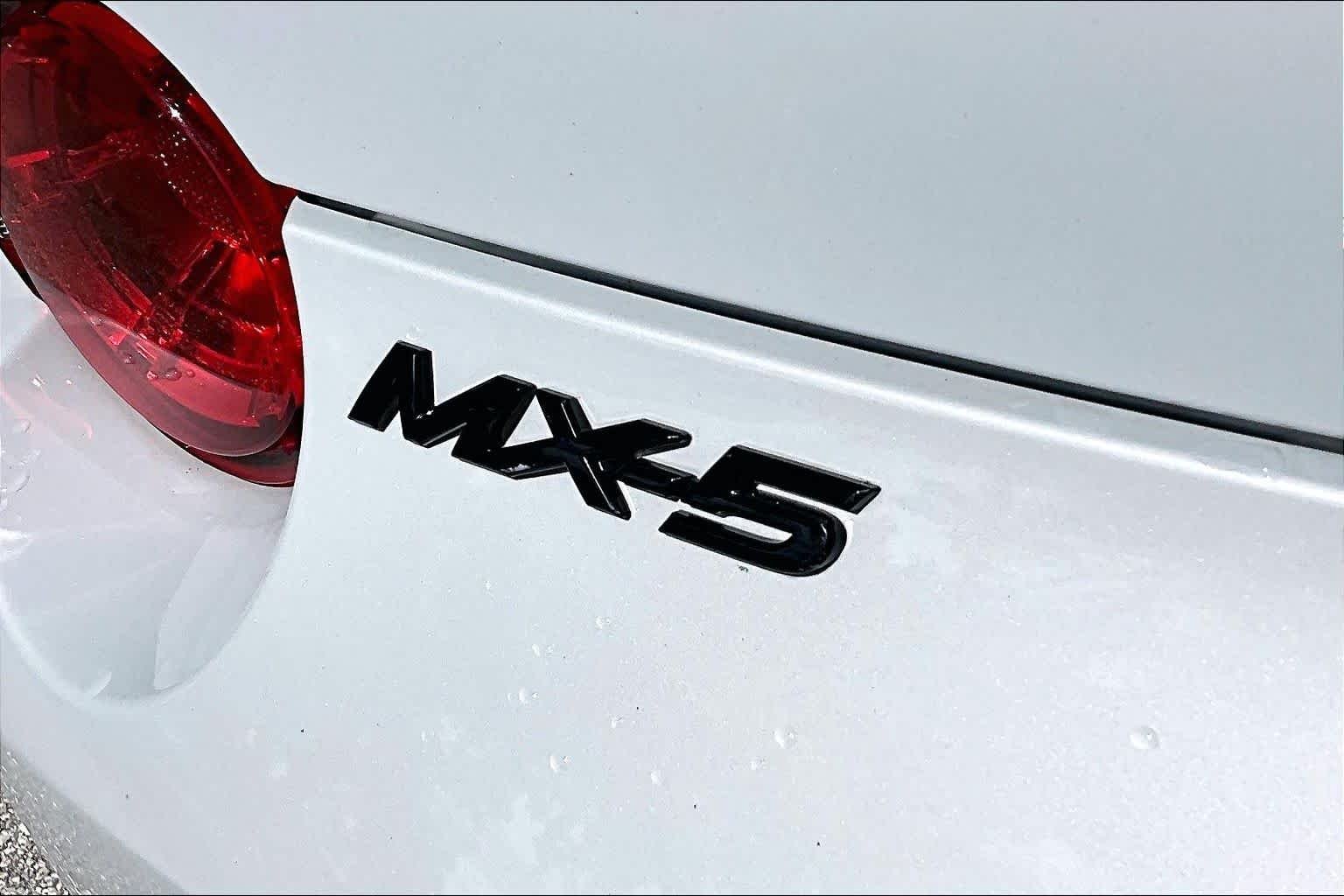 Used 2017 Ceramic Metallic Mazda Club image 10