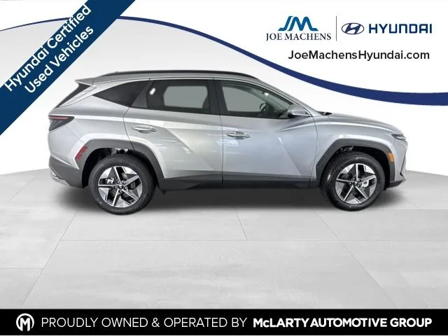 Used 2025 Silver Hyundai SEL Convenience image 5