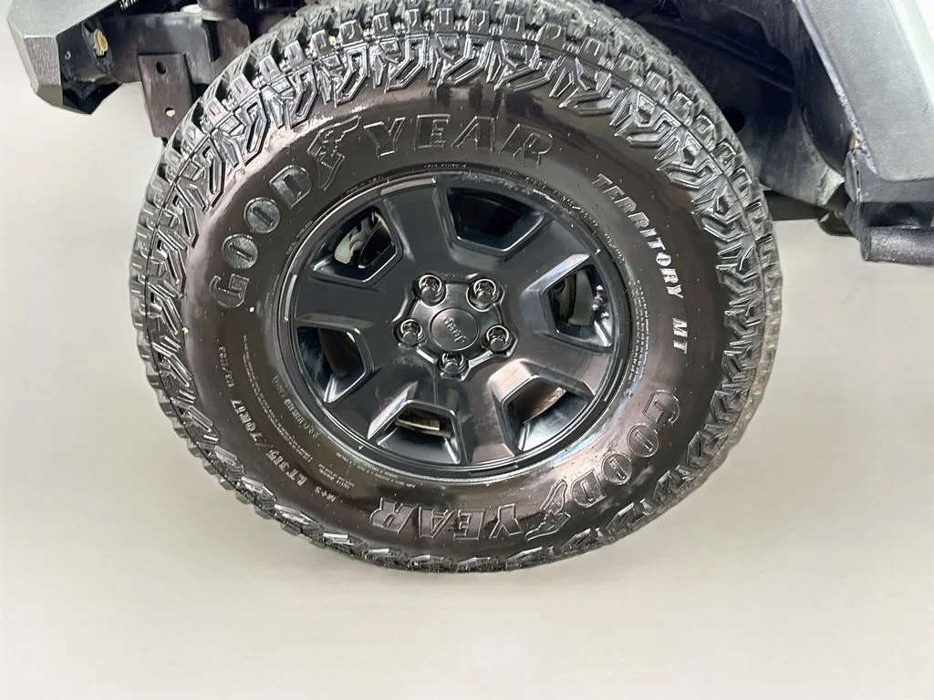 Used 2012 White Jeep Rubicon image 36