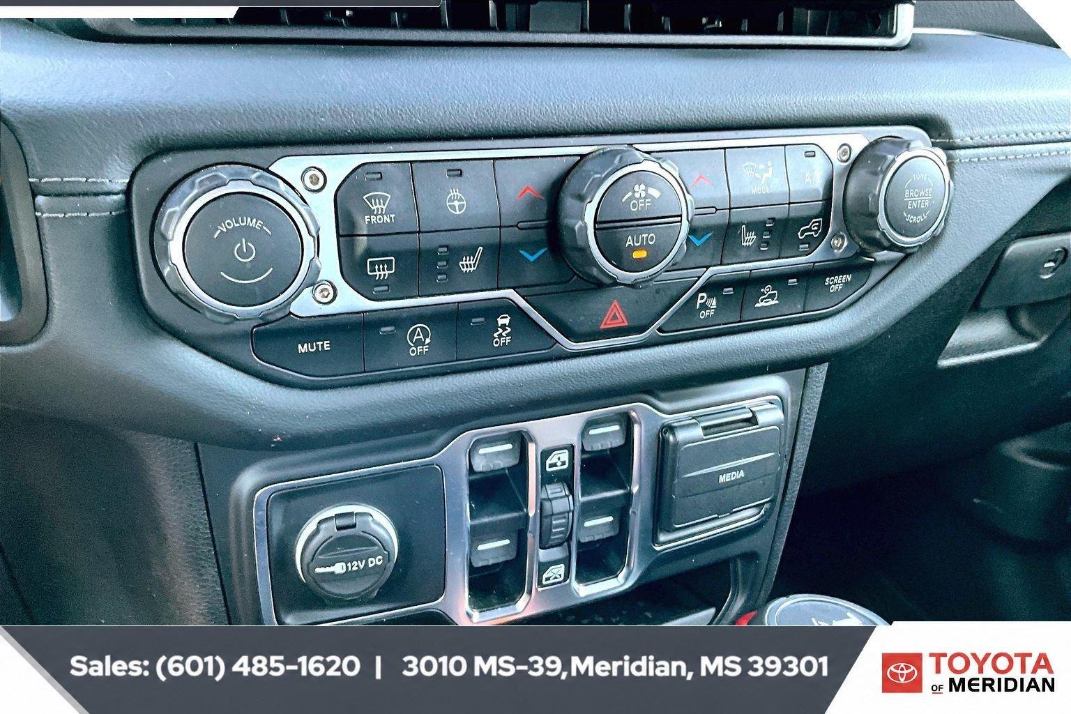 Used 2024 Hydro Blue Pearlcoat Jeep Sahara image 22