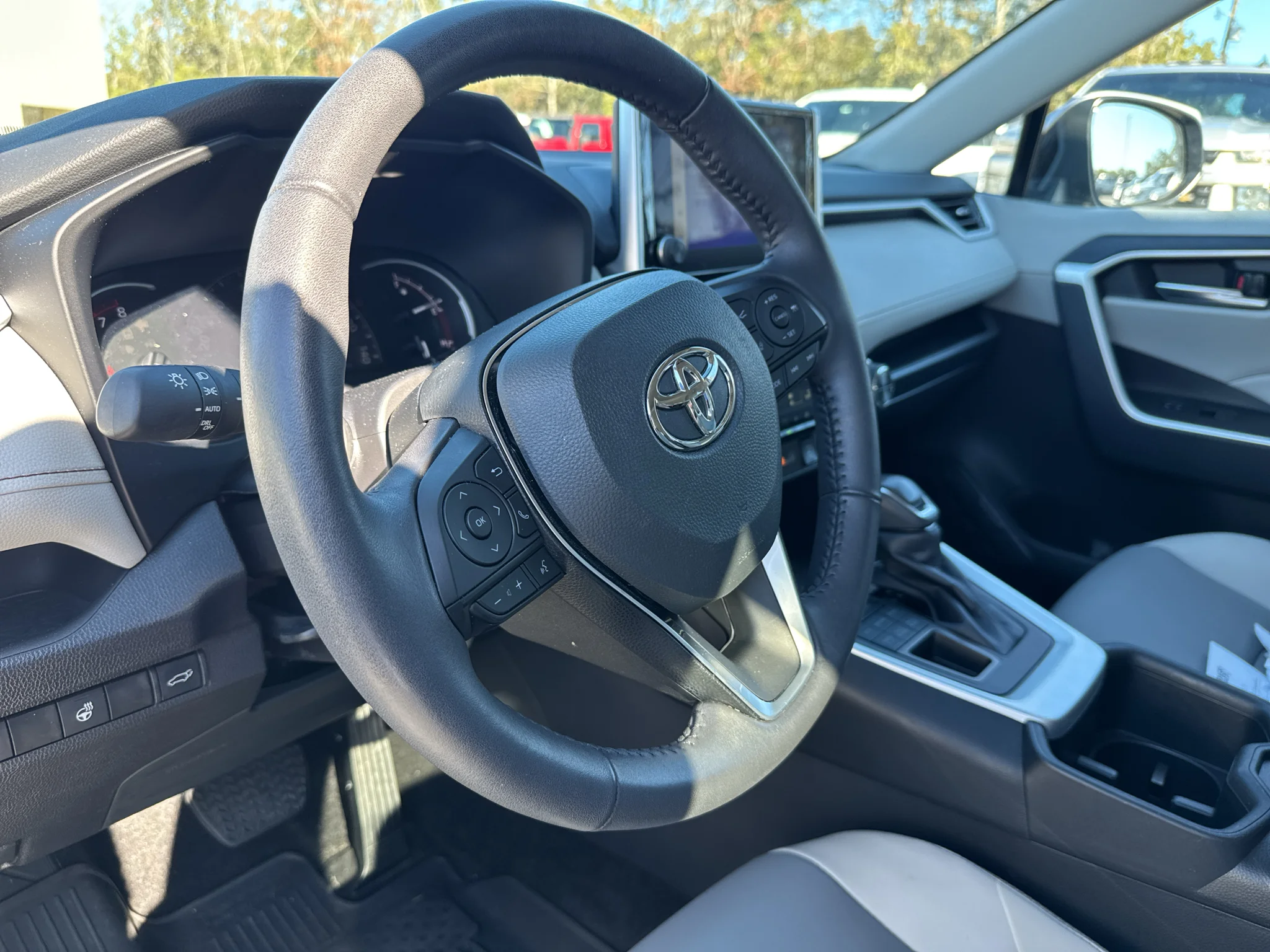 Certified Used 2025 Silver Sky Metallic Toyota XLE Premium image 17
