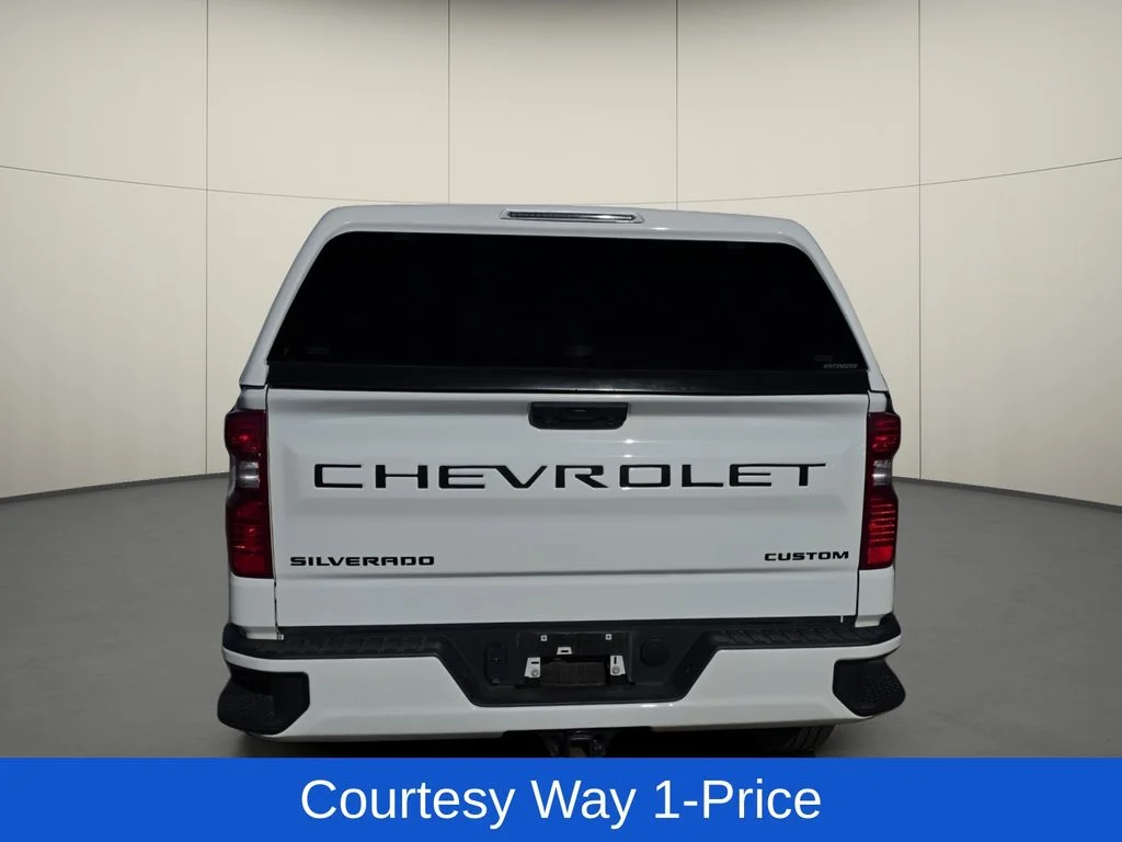 Used 2023 White Chevrolet Custom image 8