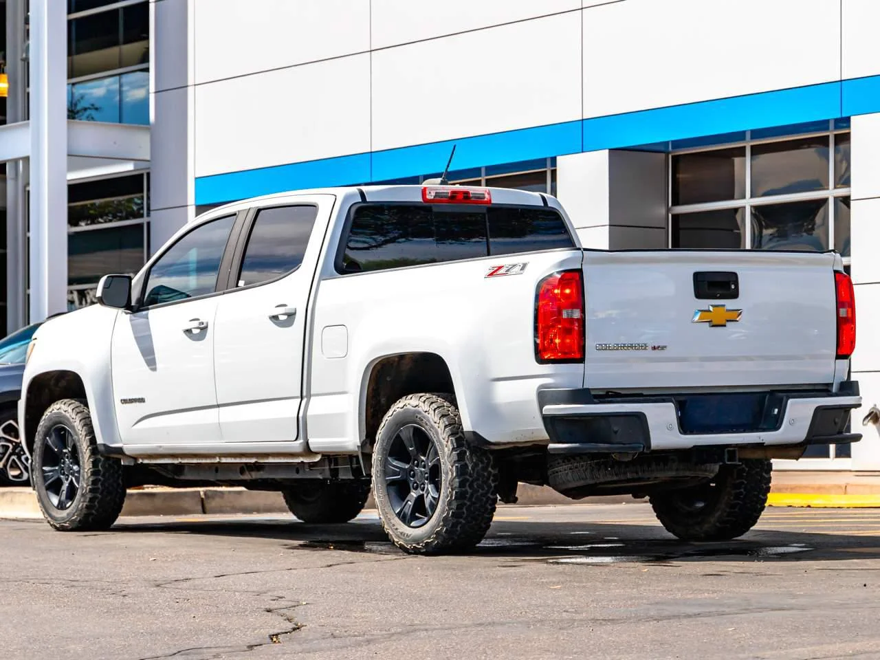 Certified Used 2019 SUMMIT WHITE Chevrolet 4WD Z71 image 3