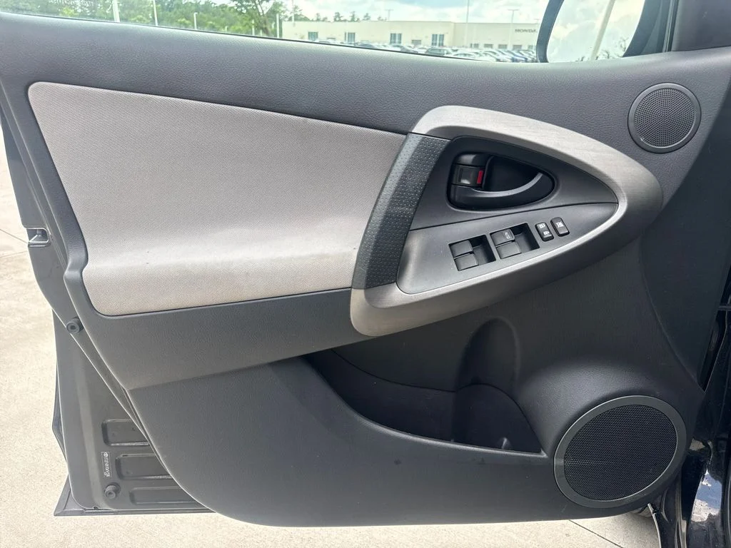 Used 2012 Black Toyota Base image 13