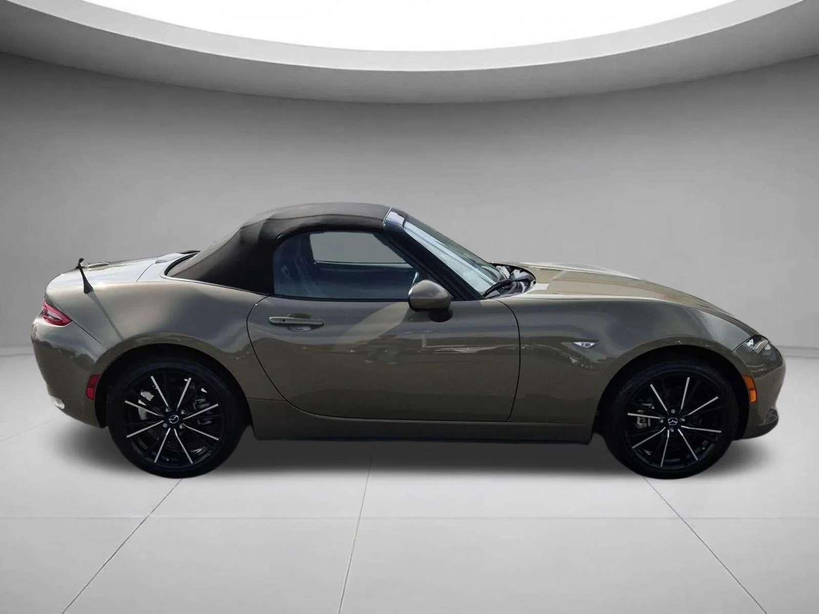 Used 2024  MAZDA GRNDTR image 6