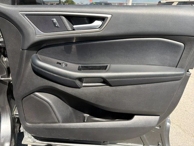Used 2017 Gray Ford SEL image 23