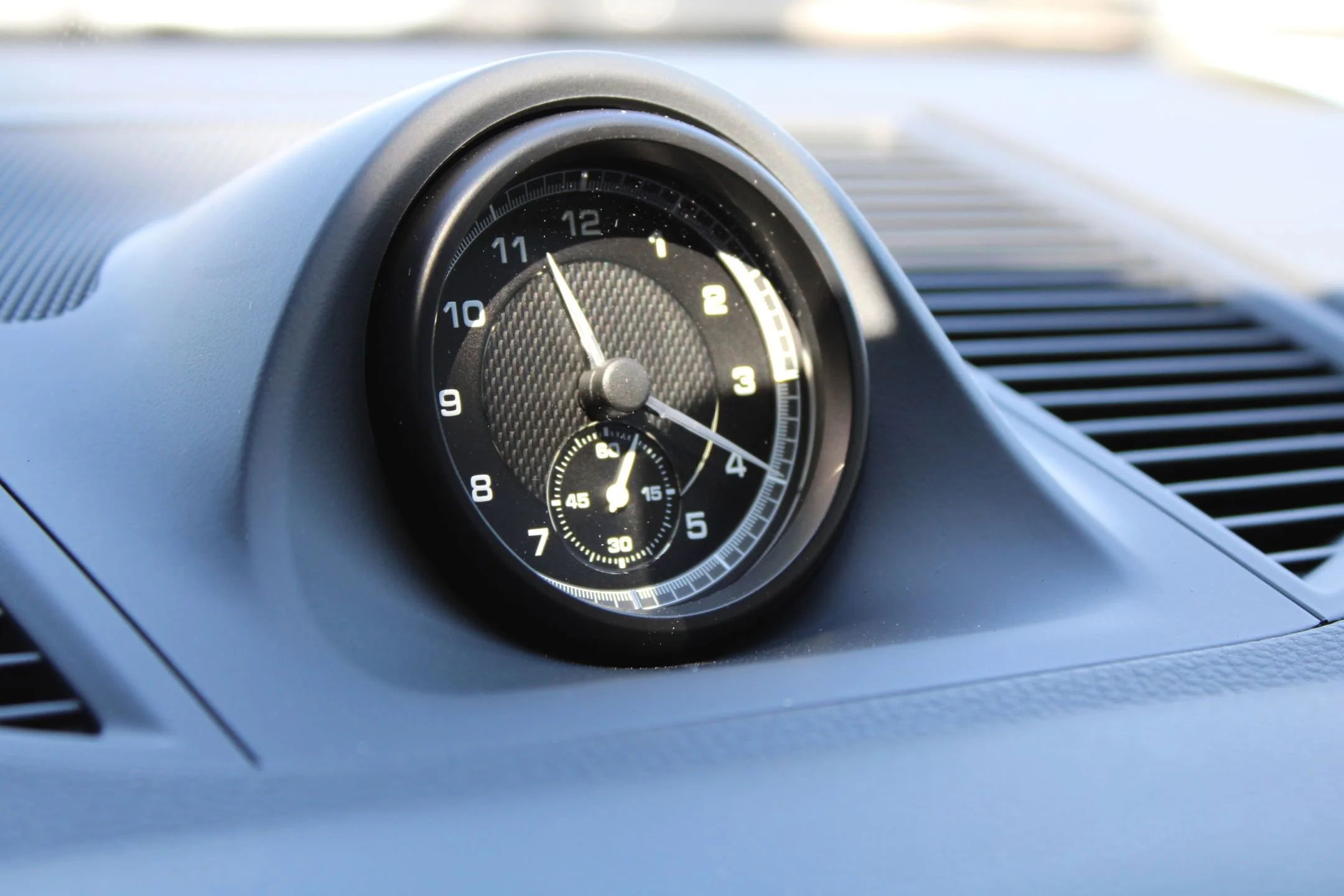 2025 Porsche Macan - Photo 21