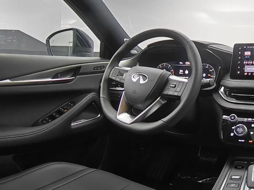 New 2027 2T RAD WHT INFINITI Sport AWD image 28