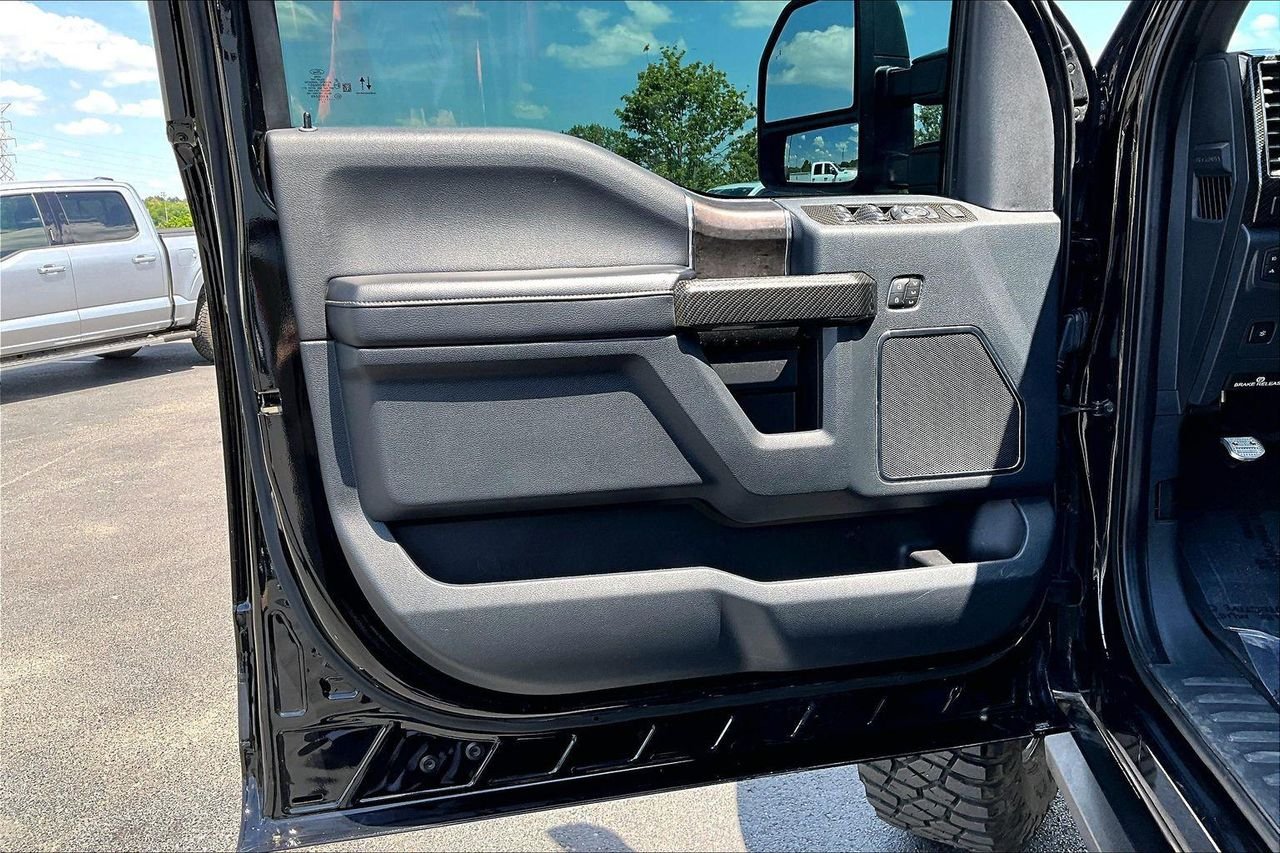 Used 2022 AGATE BLACK Ford LARIAT image 23