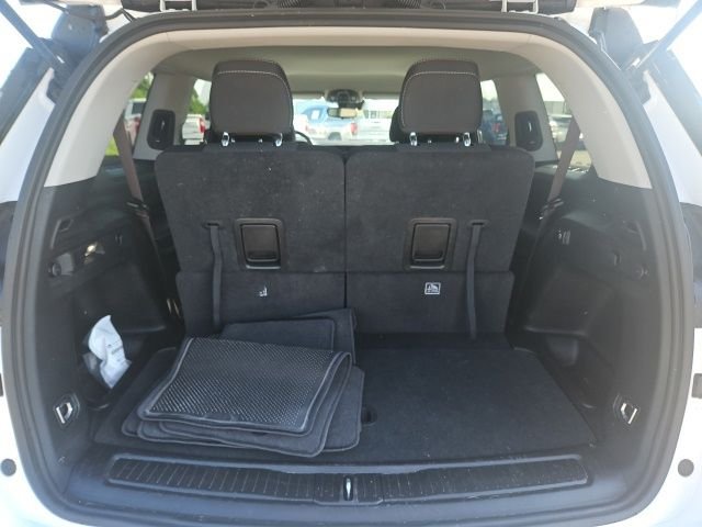 Used 2024 White Jeep Laredo image 11