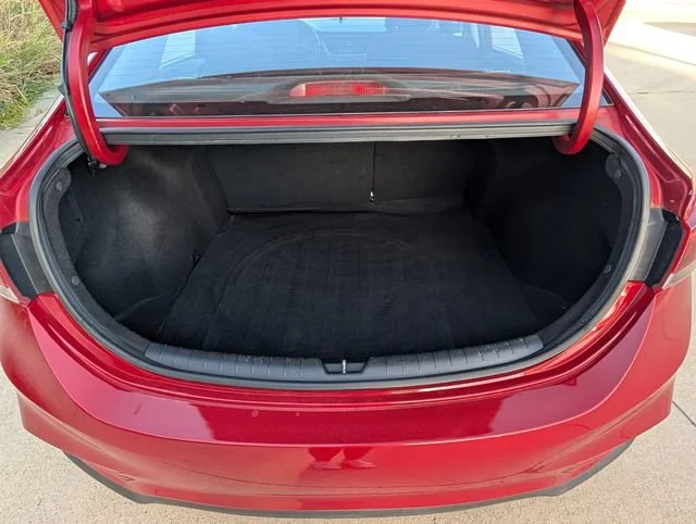 Used 2021 Red Hyundai SE image 18