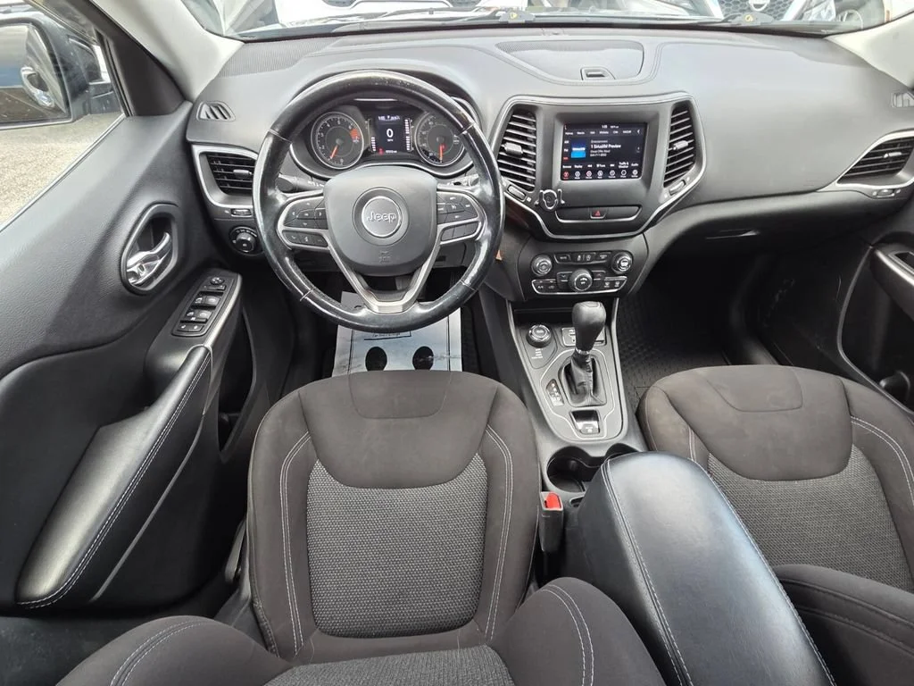 Certified Used 2019 Diamond Black Crystal Pearlcoat Jeep Latitude image 24