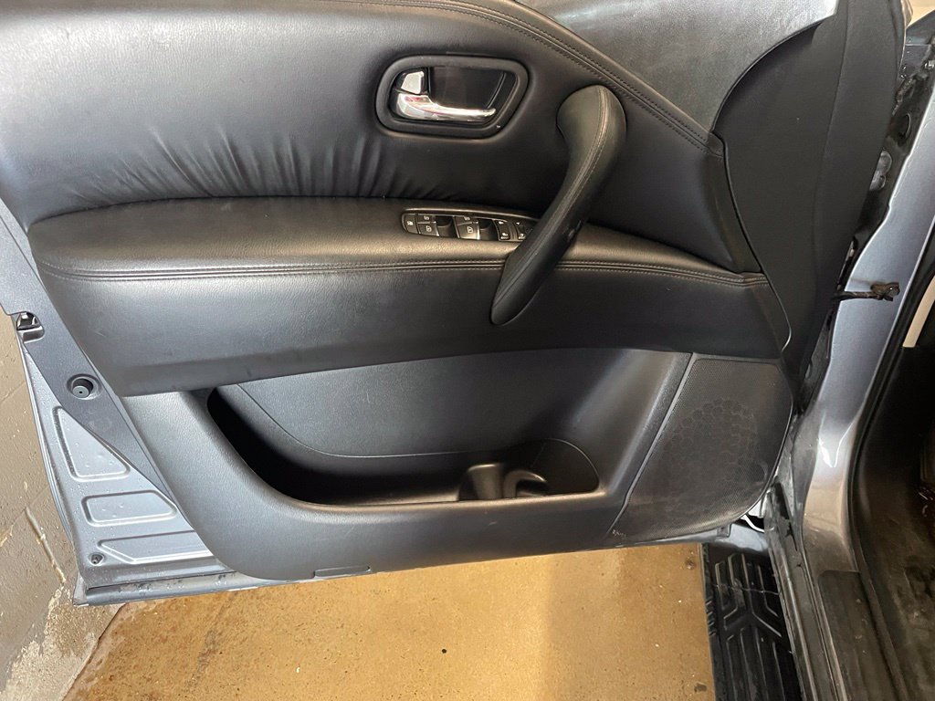 Used 2022 Gray Nissan SV image 9