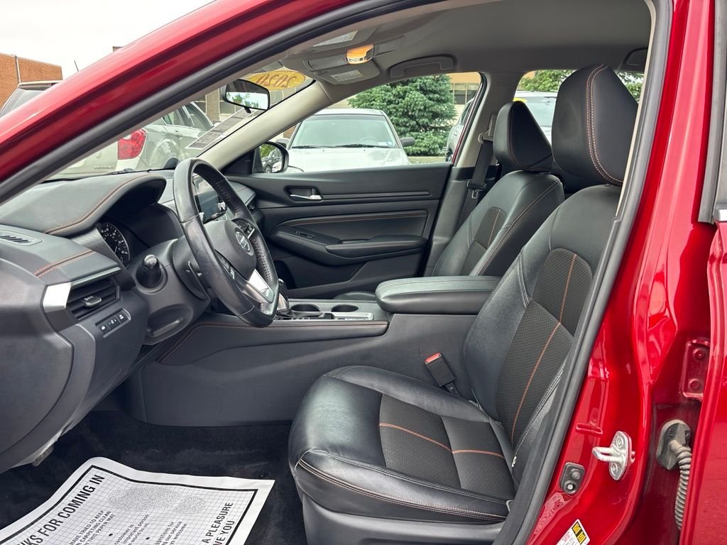 Used 2020 Red Nissan 2.5 SR image 18