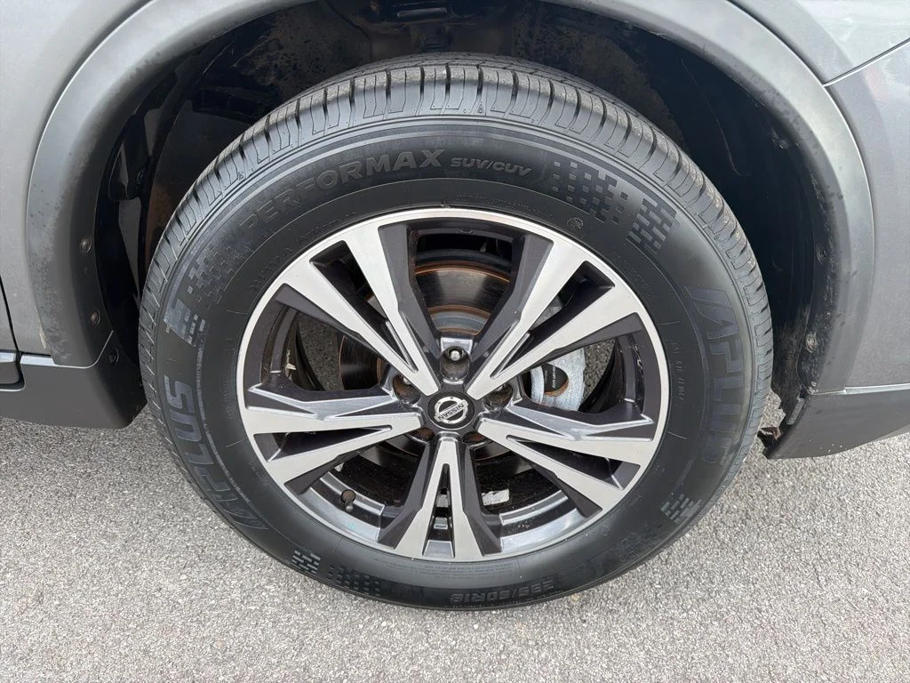 Used 2018 Gray Nissan SL image 13