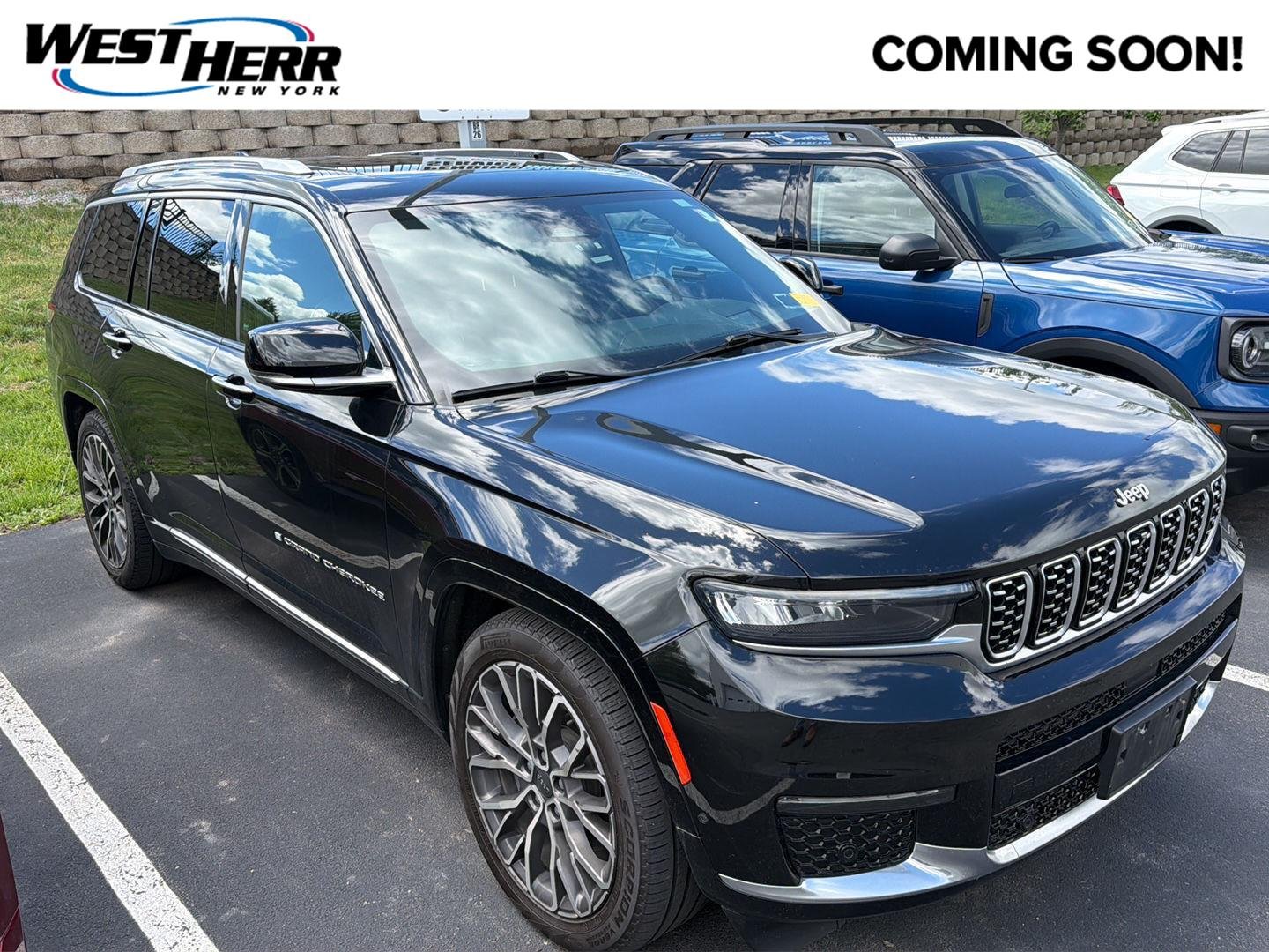 Used 2021 Diamond Black Crystal Pearlcoat Jeep Summit Reserve image 1