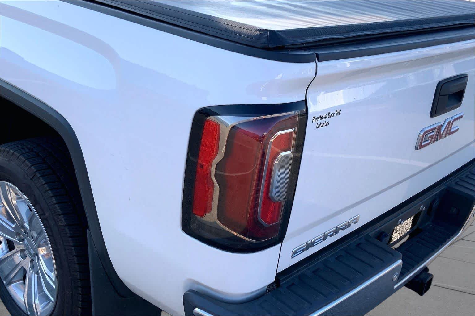 Used 2018 Summit White GMC SLT image 27