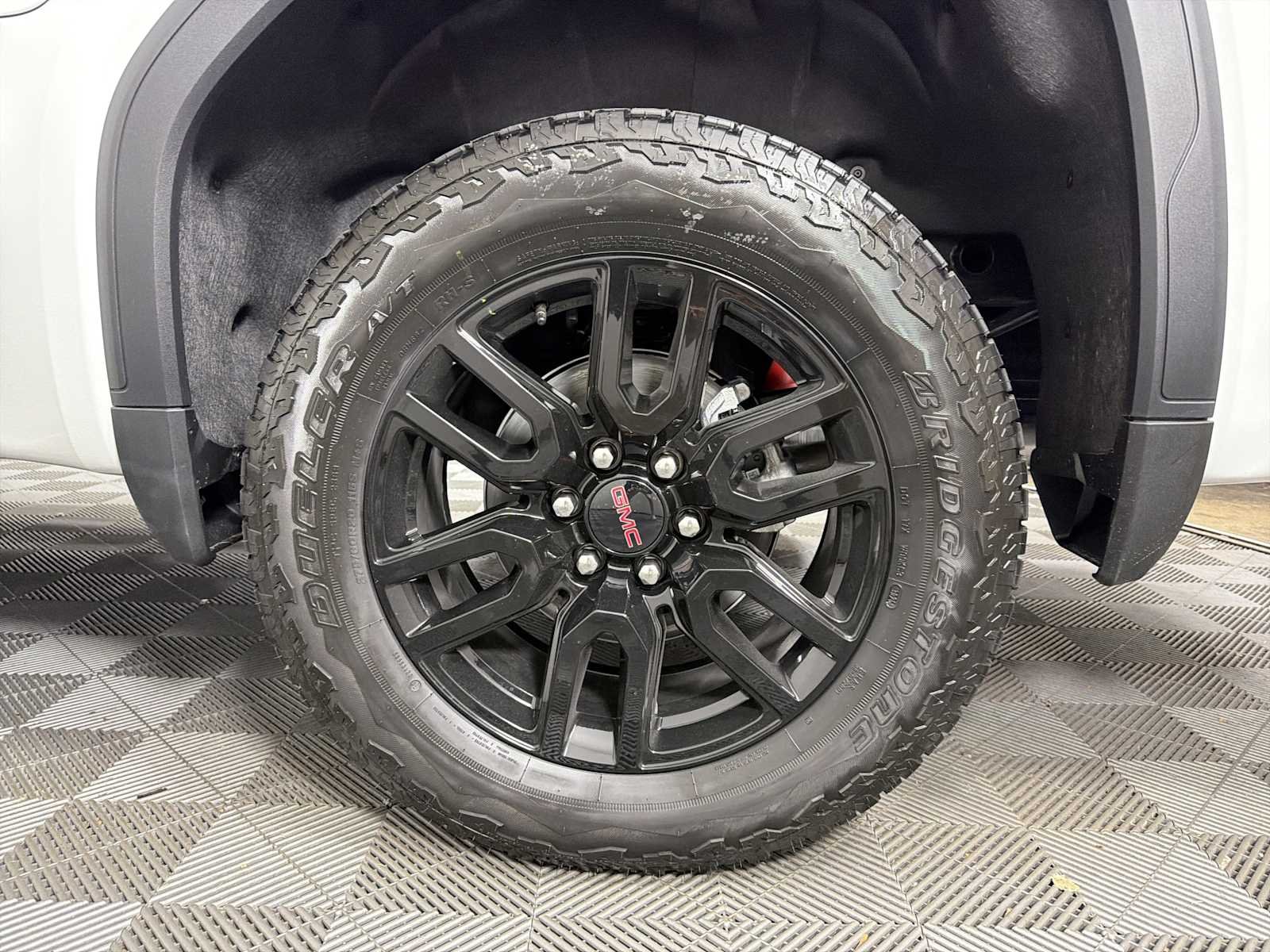 New 2026 Summit White GMC Elevation image 17