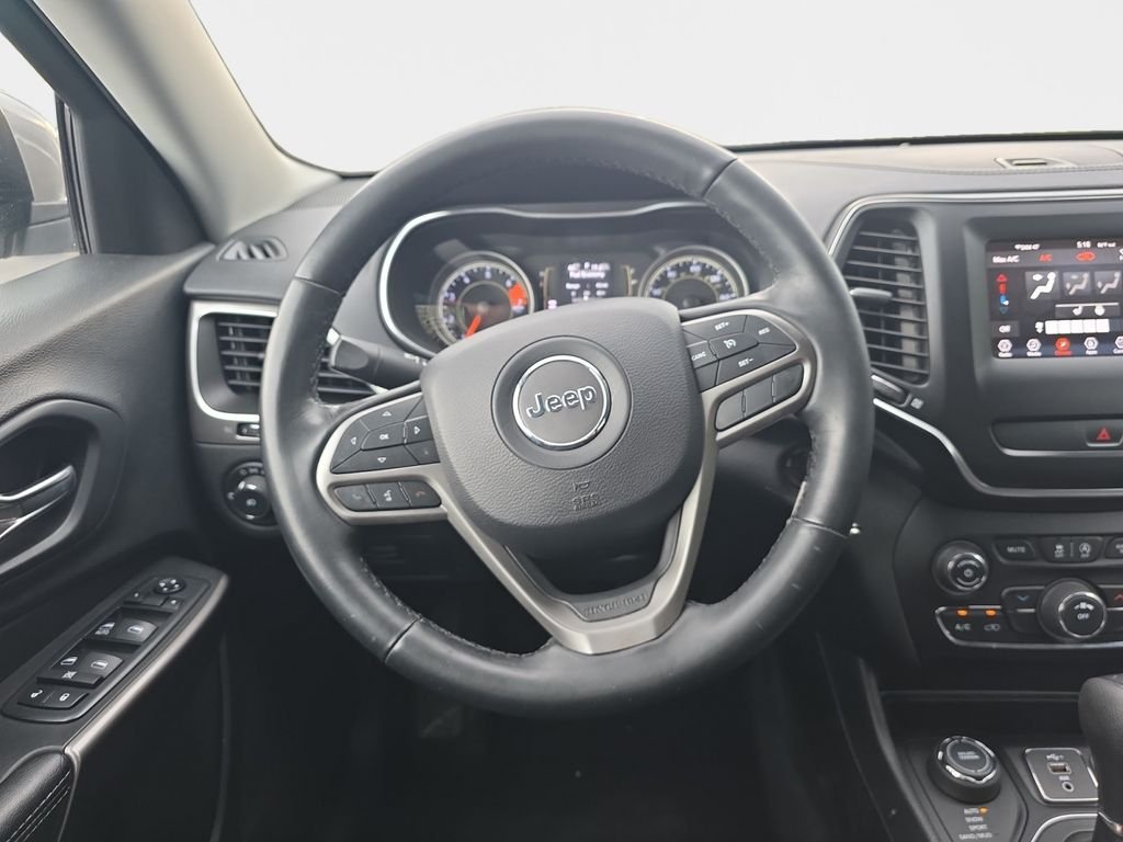 Used 2019 Billet Silver Metallic Jeep Latitude image 11