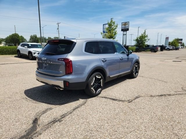 Used 2025 Silver Kia S image 16