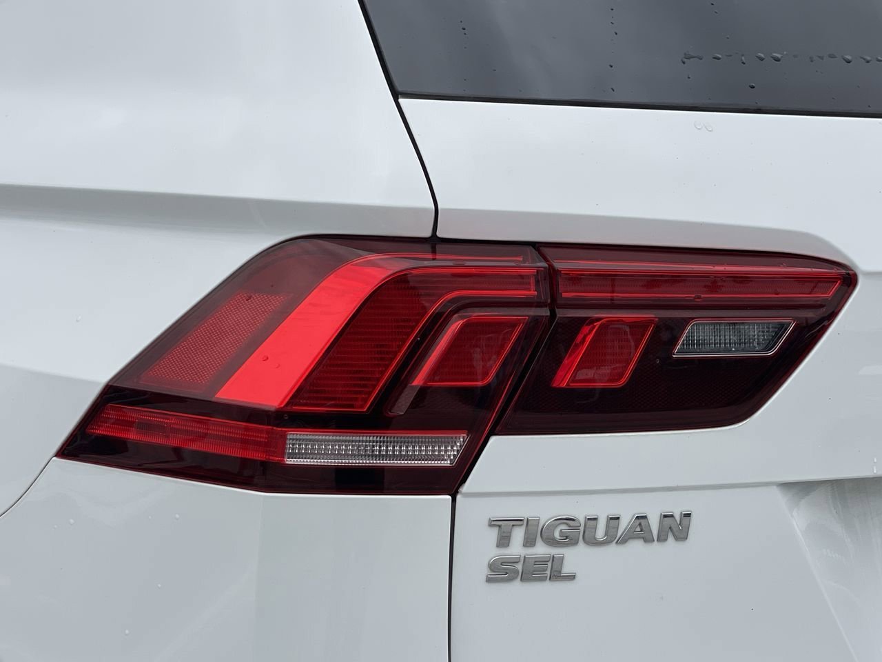 Used 2019 Pure White Volkswagen SEL Premium image 7