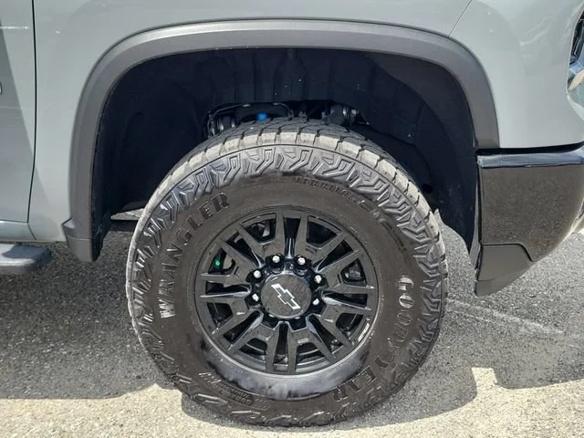 2025 Chevrolet Silverado 2500HD ZR2 - Photo 6