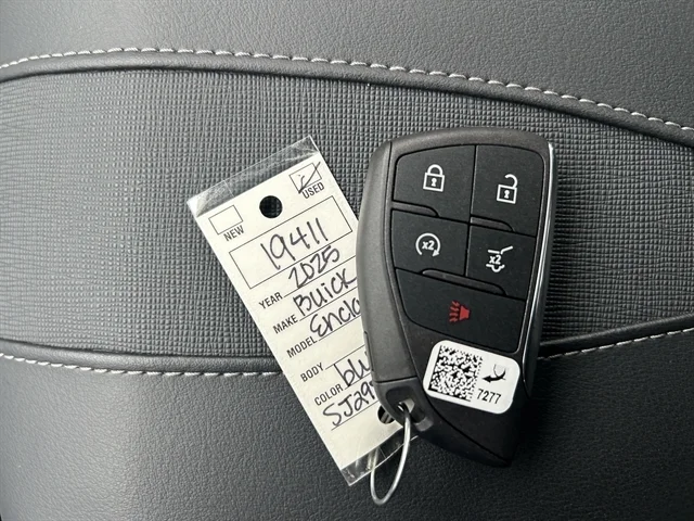 Used 2025 BLUE BUICK Preferred image 39