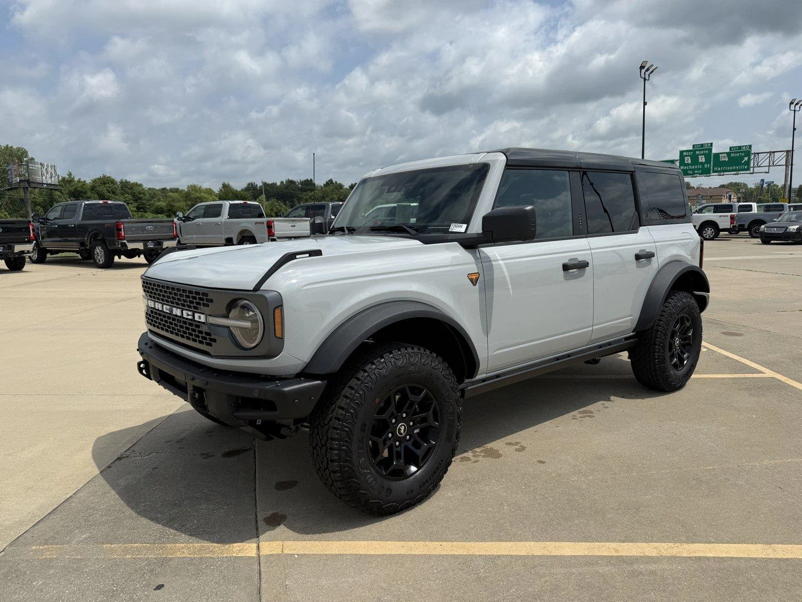 New 2026 Avalanche Gray Ford Badlands® image 4